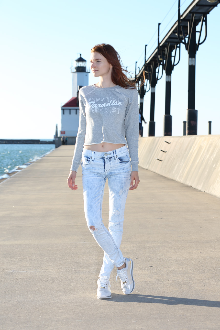 Natalie Soul Life Style Blog. Goodbye-summer outfit. Express Blue destroyed skinny jeans and American Eagle Outfitters  crop sweatshirt.